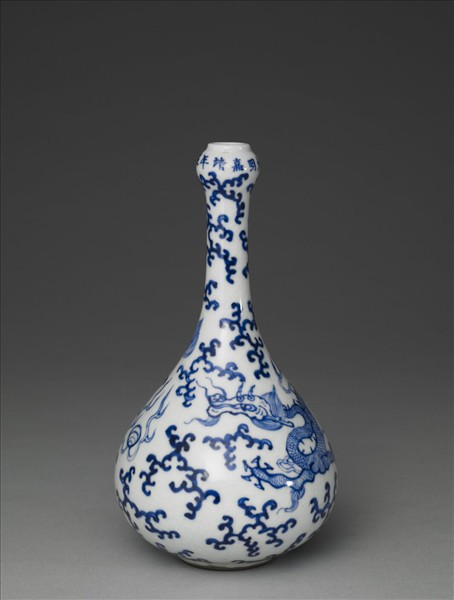 青花雲龍紋蒜頭瓶