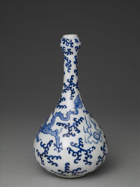 青花雲龍紋蒜頭瓶