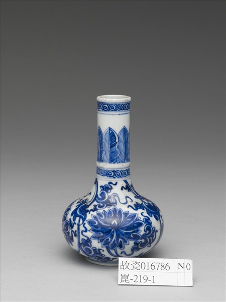 青花番蓮紋瓶
