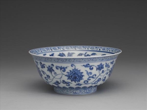 青花番蓮紋碗