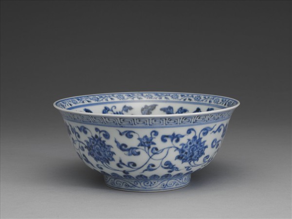 青花番蓮紋碗