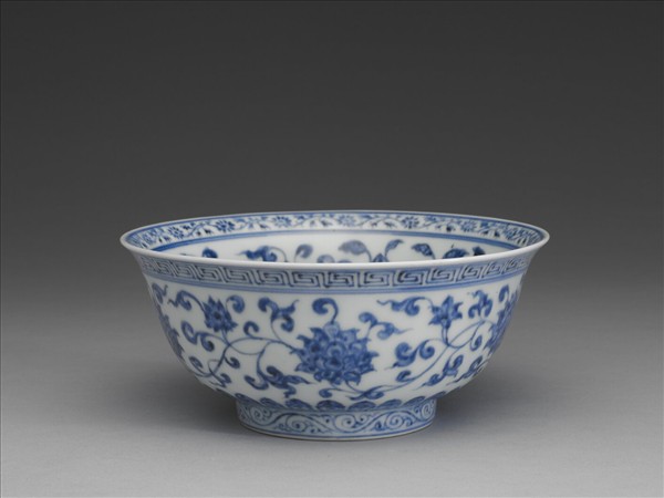 青花番蓮紋碗