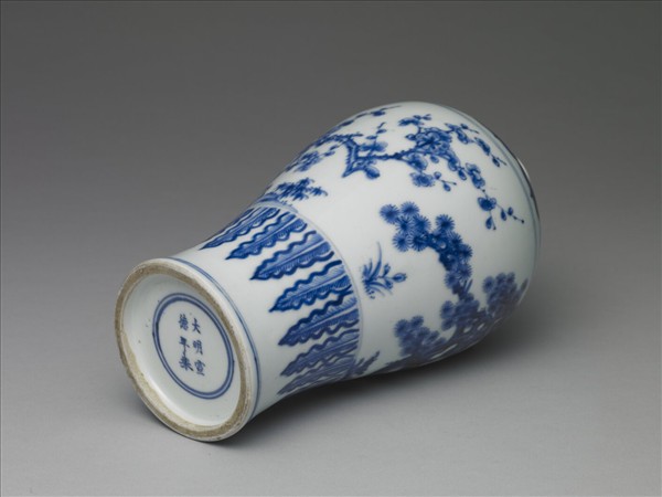 青花歲寒三友圖梅瓶