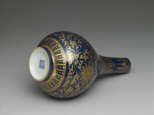 霽青釉描金番蓮紋膽瓶