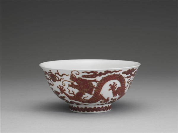 白瓷紅彩描金雲龍紋碗