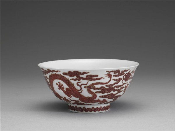 白瓷紅彩描金雲龍紋碗