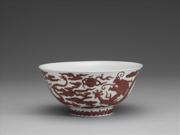白瓷紅彩描金雲龍紋碗