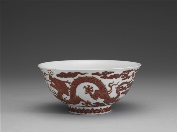 白瓷紅彩描金雲龍紋碗