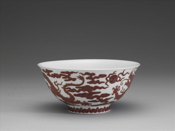 白瓷紅彩描金雲龍紋碗