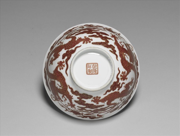 白瓷紅彩描金雲龍紋碗
