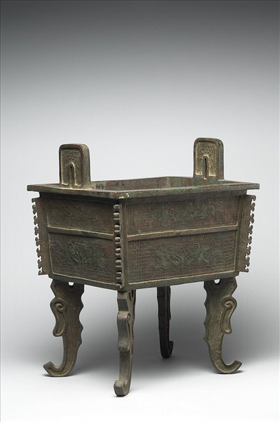 獸面紋扁足方鼎