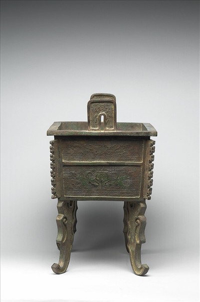 獸面紋扁足方鼎