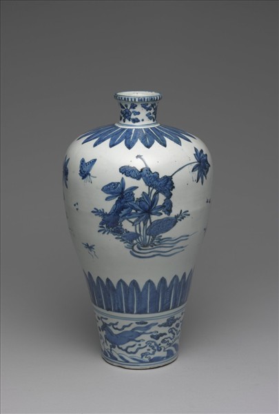青花蓮塘海獸紋梅瓶