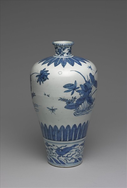 青花蓮塘海獸紋梅瓶