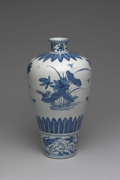 青花蓮塘海獸紋梅瓶