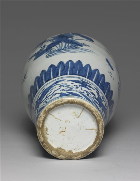 青花蓮塘海獸紋梅瓶