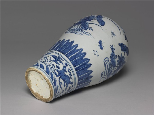 青花蓮塘海獸紋梅瓶
