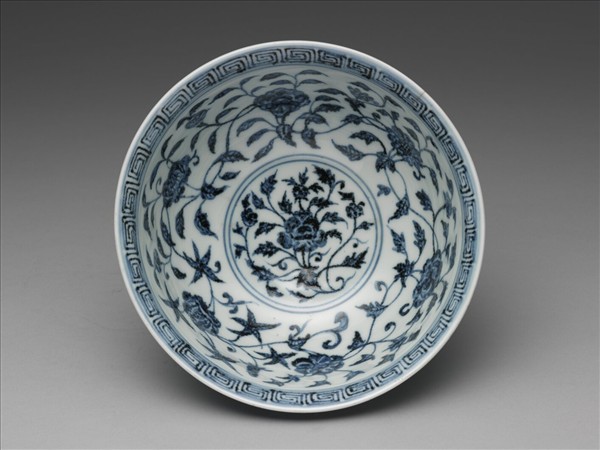 青花纏枝花卉紋碗