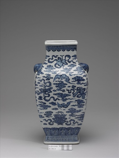 青花雜寶紋獸耳方壺