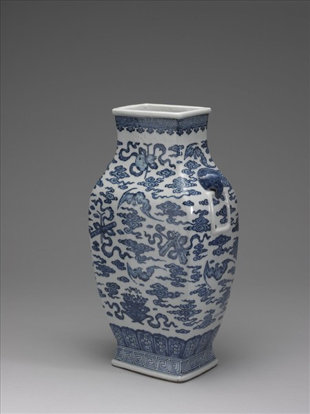 青花雜寶紋獸耳方壺