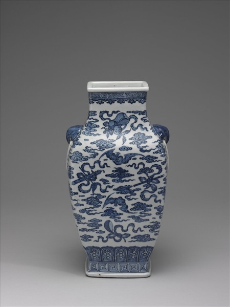 青花雜寶紋獸耳方壺