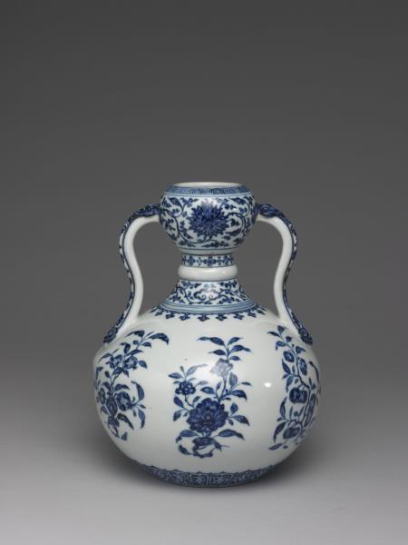 青花折枝花果紋如意雙耳瓶