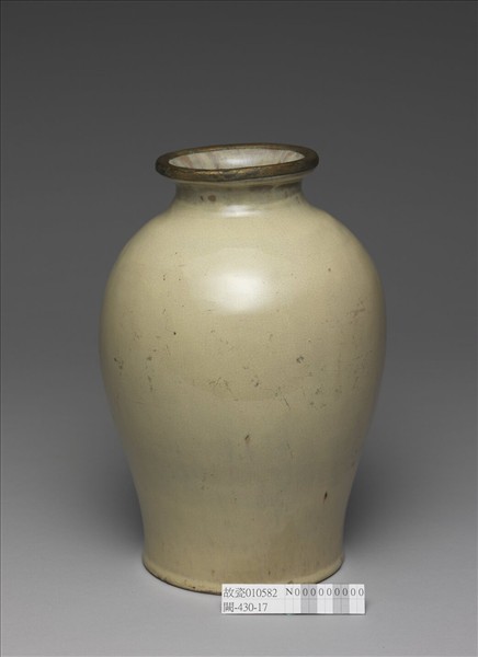 白瓷梅瓶