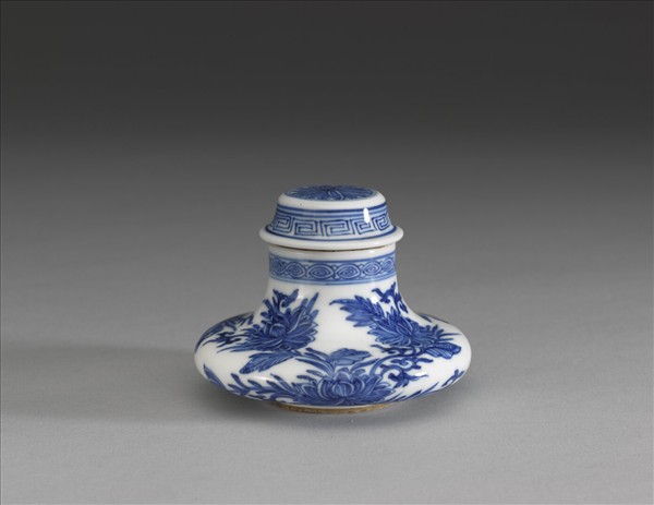 青花蓮紋蓋罐