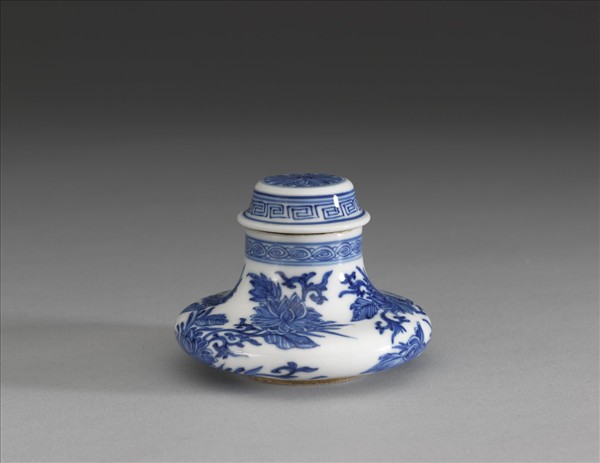 青花蓮紋蓋罐