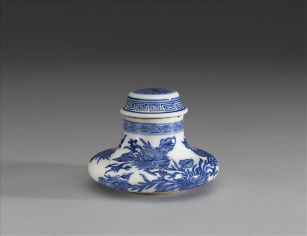 青花蓮紋蓋罐