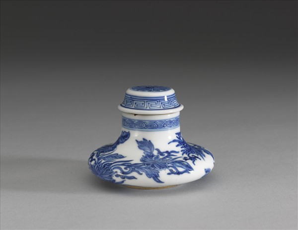 青花蓮紋蓋罐