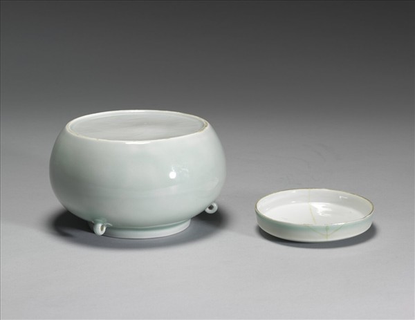 翠青釉三繫蓋罐