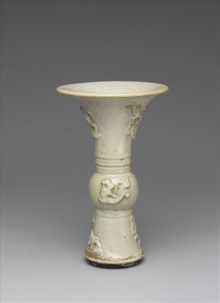 石灣窯 白瓷蟠螭紋觚