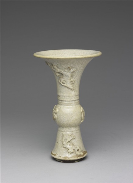 石灣窯 白瓷蟠螭紋觚