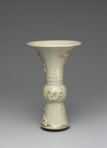 石灣窯 白瓷蟠螭紋觚