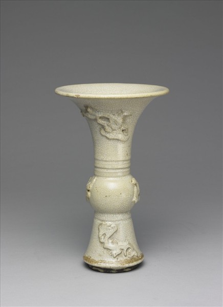 石灣窯 白瓷蟠螭紋觚