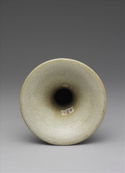 石灣窯 白瓷蟠螭紋觚