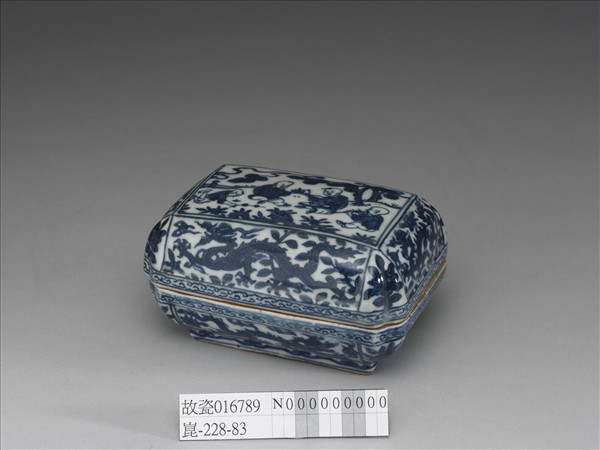 青花嬰戲龍紋長方盒