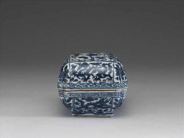 青花嬰戲龍紋長方盒