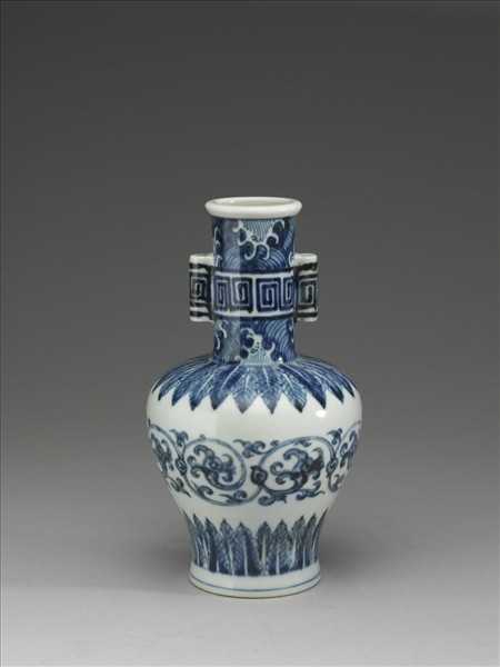 青花花卉紋貫耳瓶