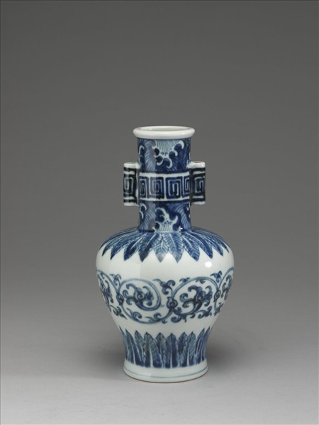 青花花卉紋貫耳瓶