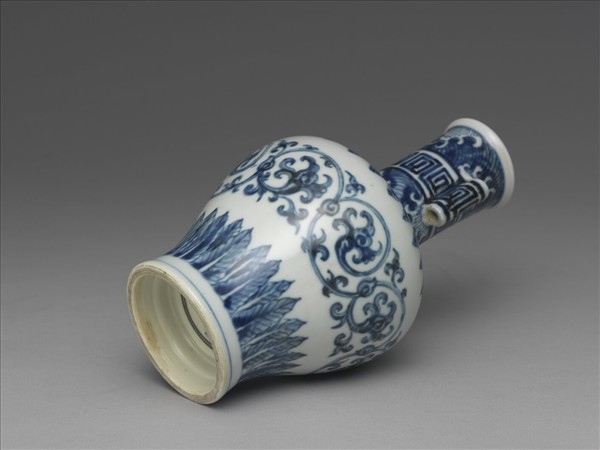 青花花卉紋貫耳瓶