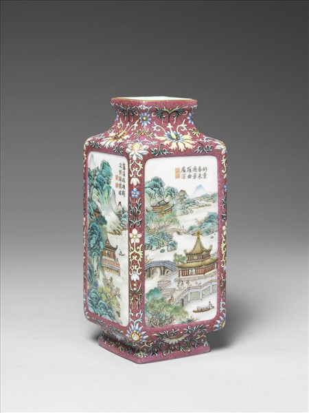 粉彩開光山水四方瓶