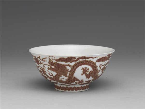 白瓷紅彩描金雲龍紋碗