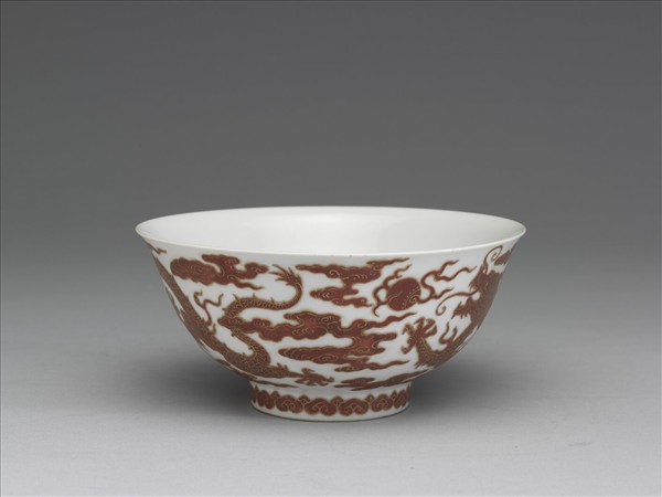 白瓷紅彩描金雲龍紋碗
