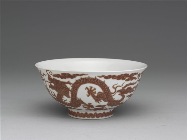 白瓷紅彩描金雲龍紋碗
