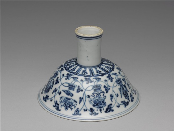 青花番蓮托八寶紋高足碗