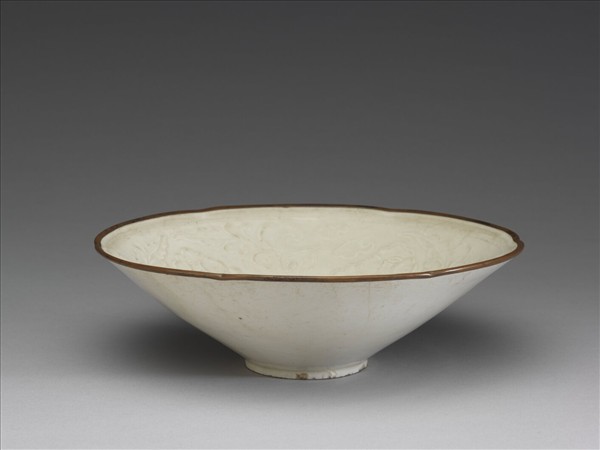 定窯 印花花卉葵瓣口碗