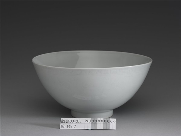 甜白劃花四季花卉紋碗