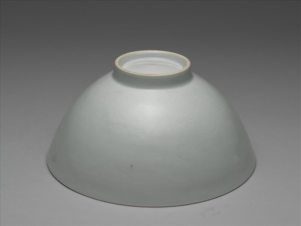 甜白劃花四季花卉紋碗